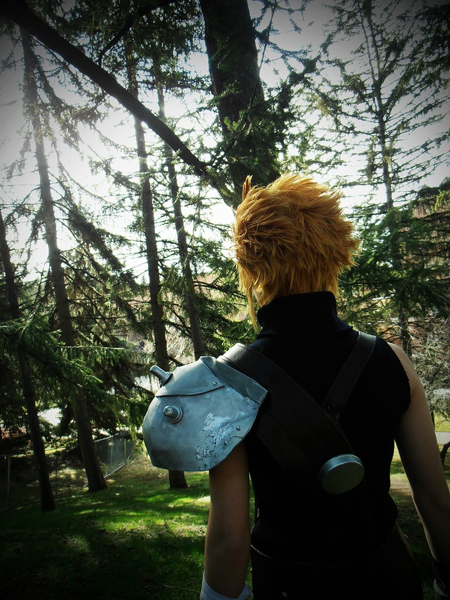 cloud-strife-final-fantasy-vii-cosplay-3