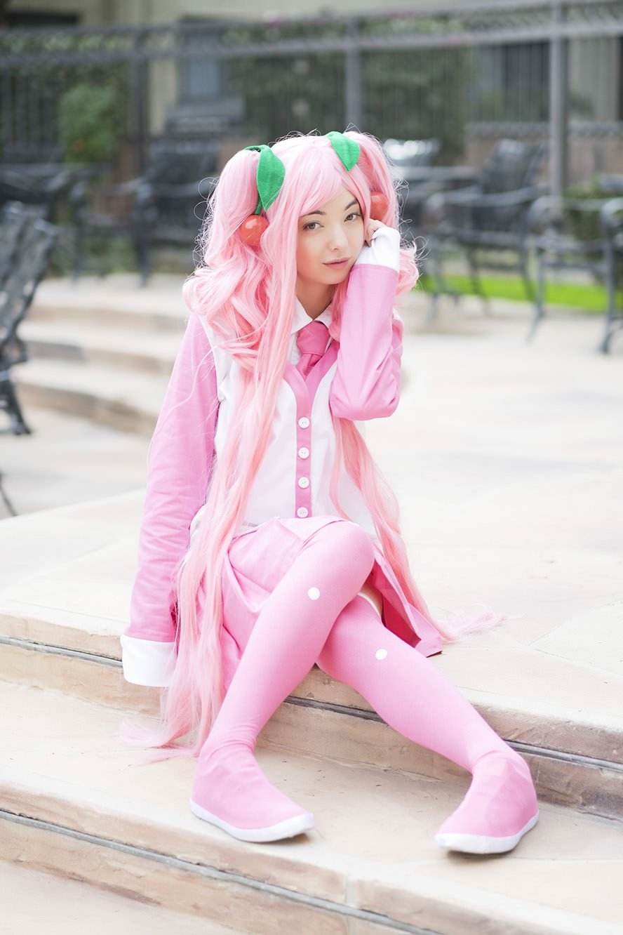 sakura-miku-hatsune-winter-version-cosplay-1